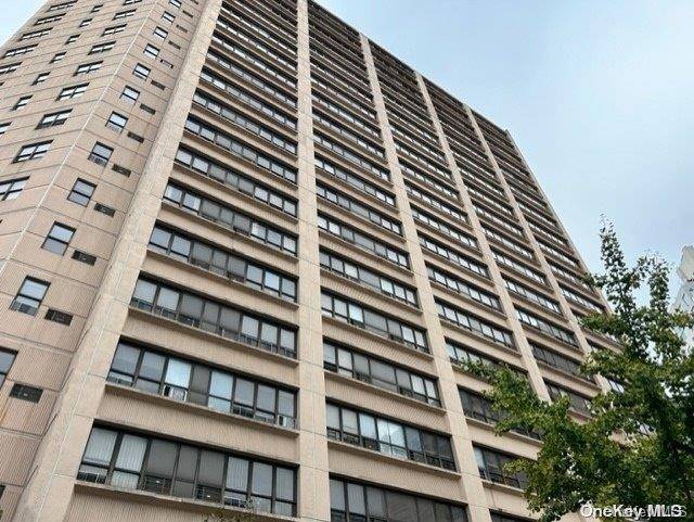 New York (manhattan), NY 10026,300 W 110th ST #6D