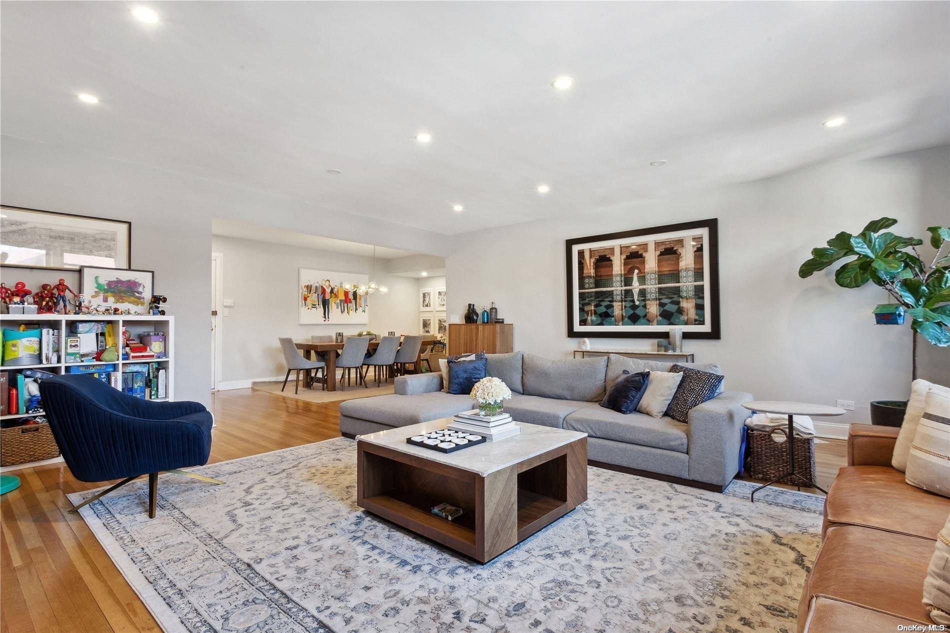 Jackson Heights, NY 11372,37-30 83rd ST #4EF