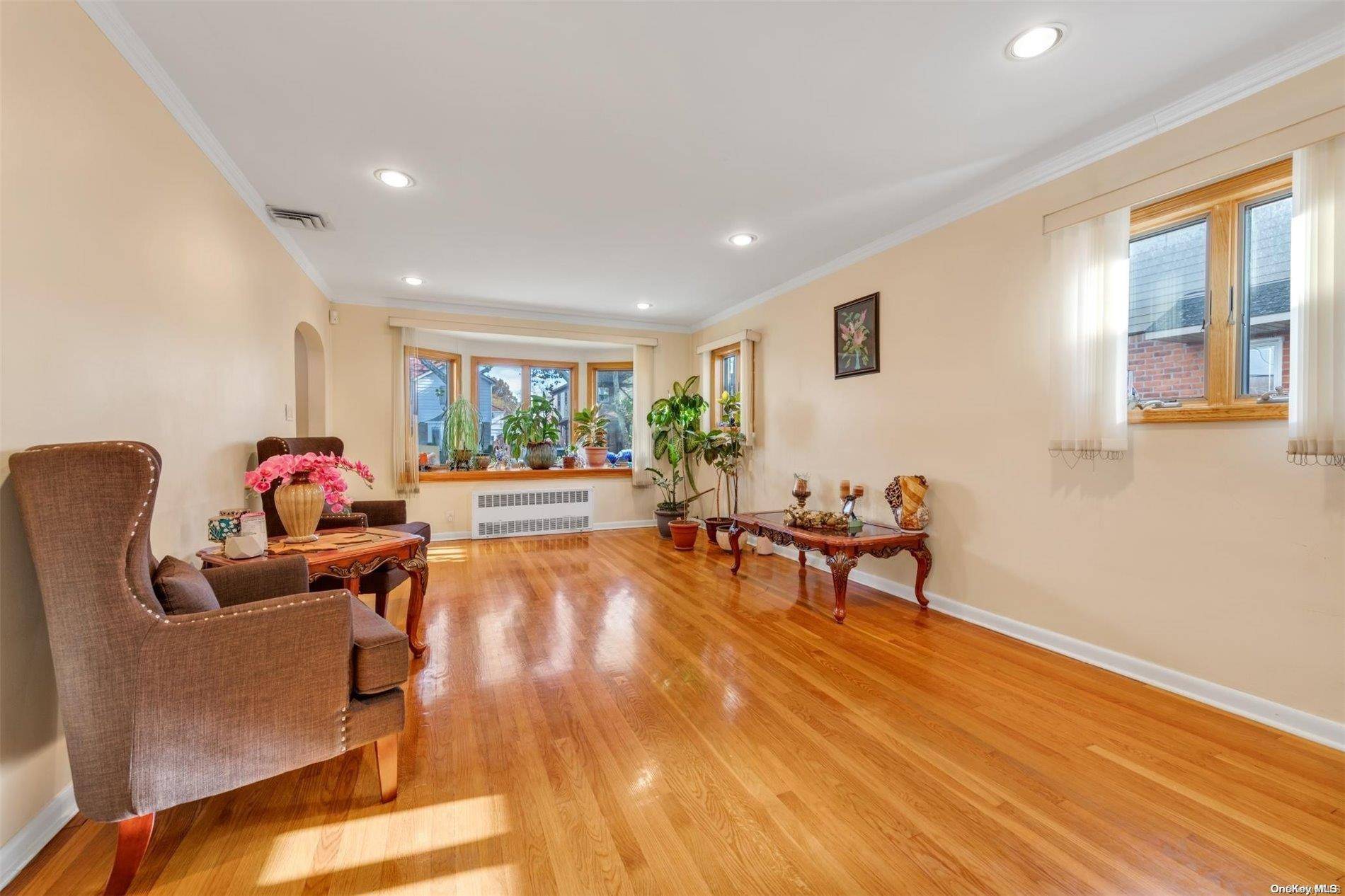 Hollis Hills, NY 11427,82-08 213th ST