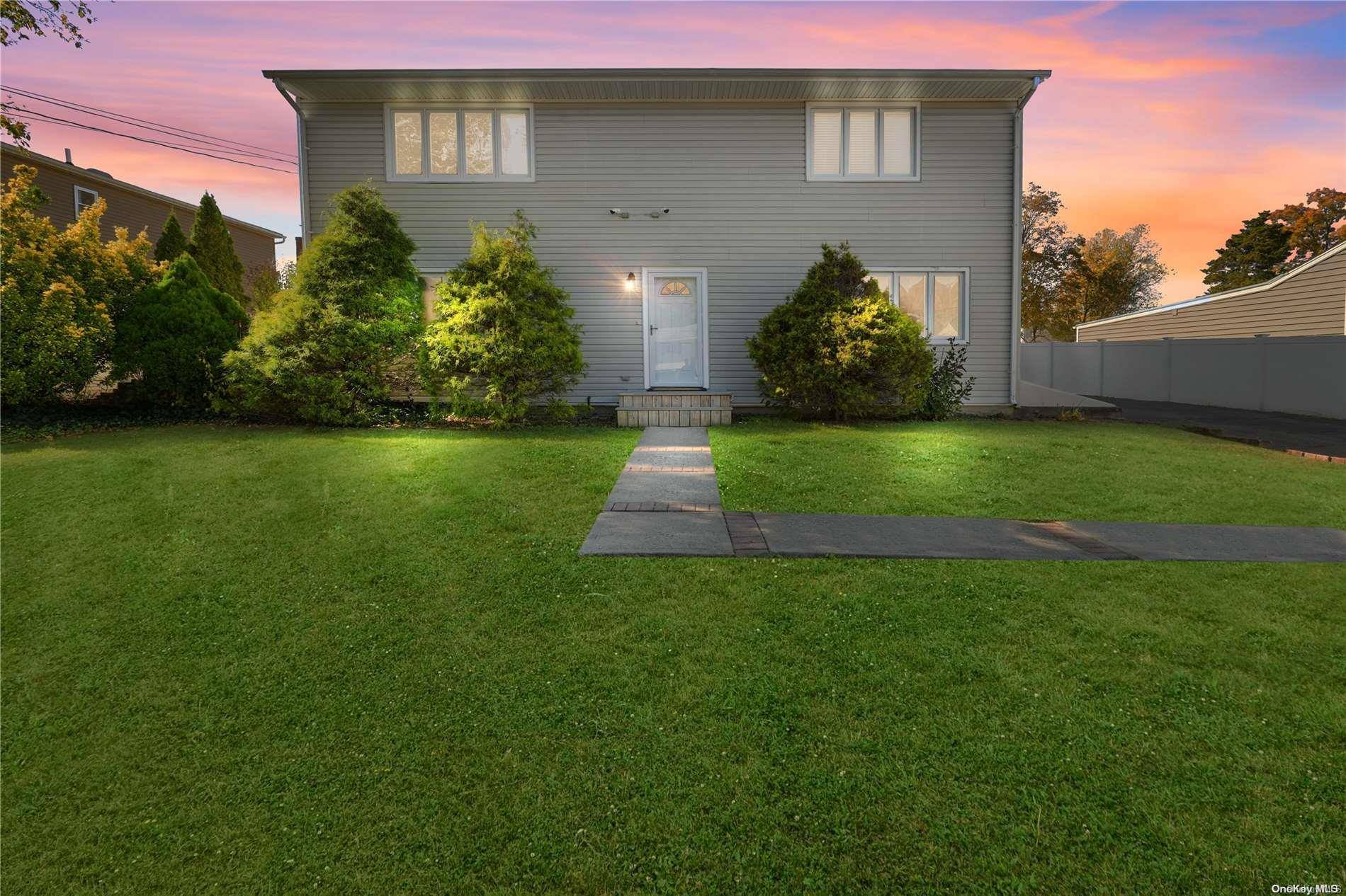 West Islip, NY 11795,274 Norma AVE