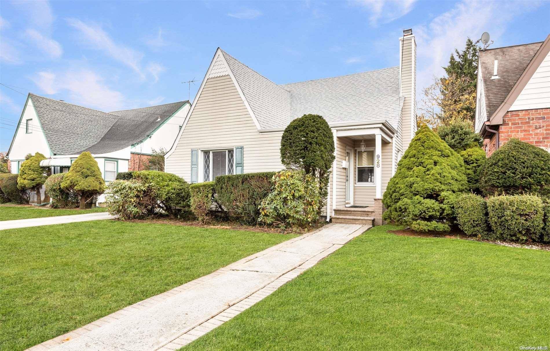 North Baldwin, NY 11510,928 Centennial AVE