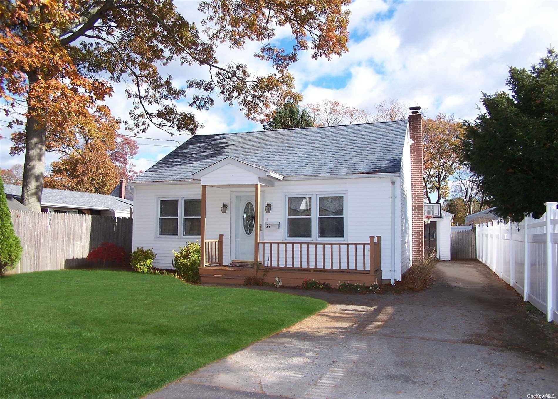 Lake Ronkonkoma, NY 11779,37 Innis AVE