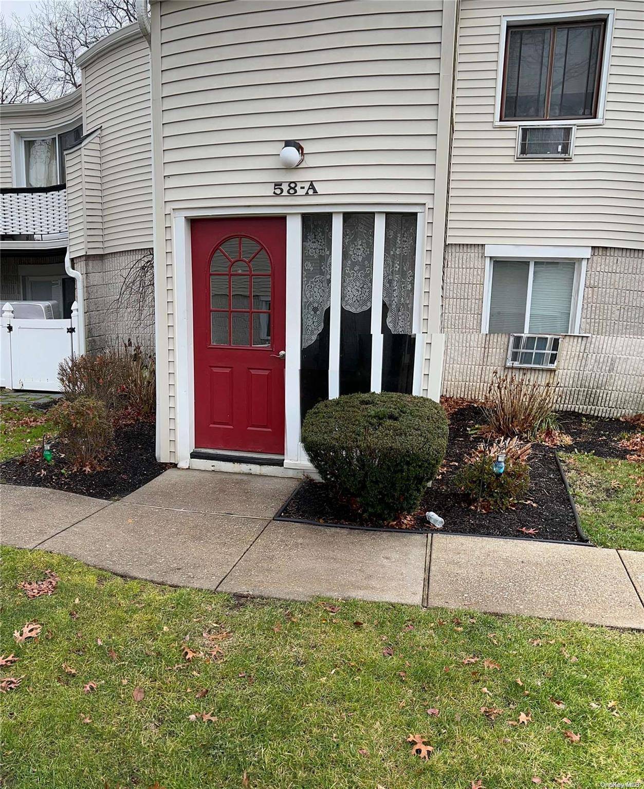 Ronkonkoma, NY 11779,58 Richmond BLVD #1A