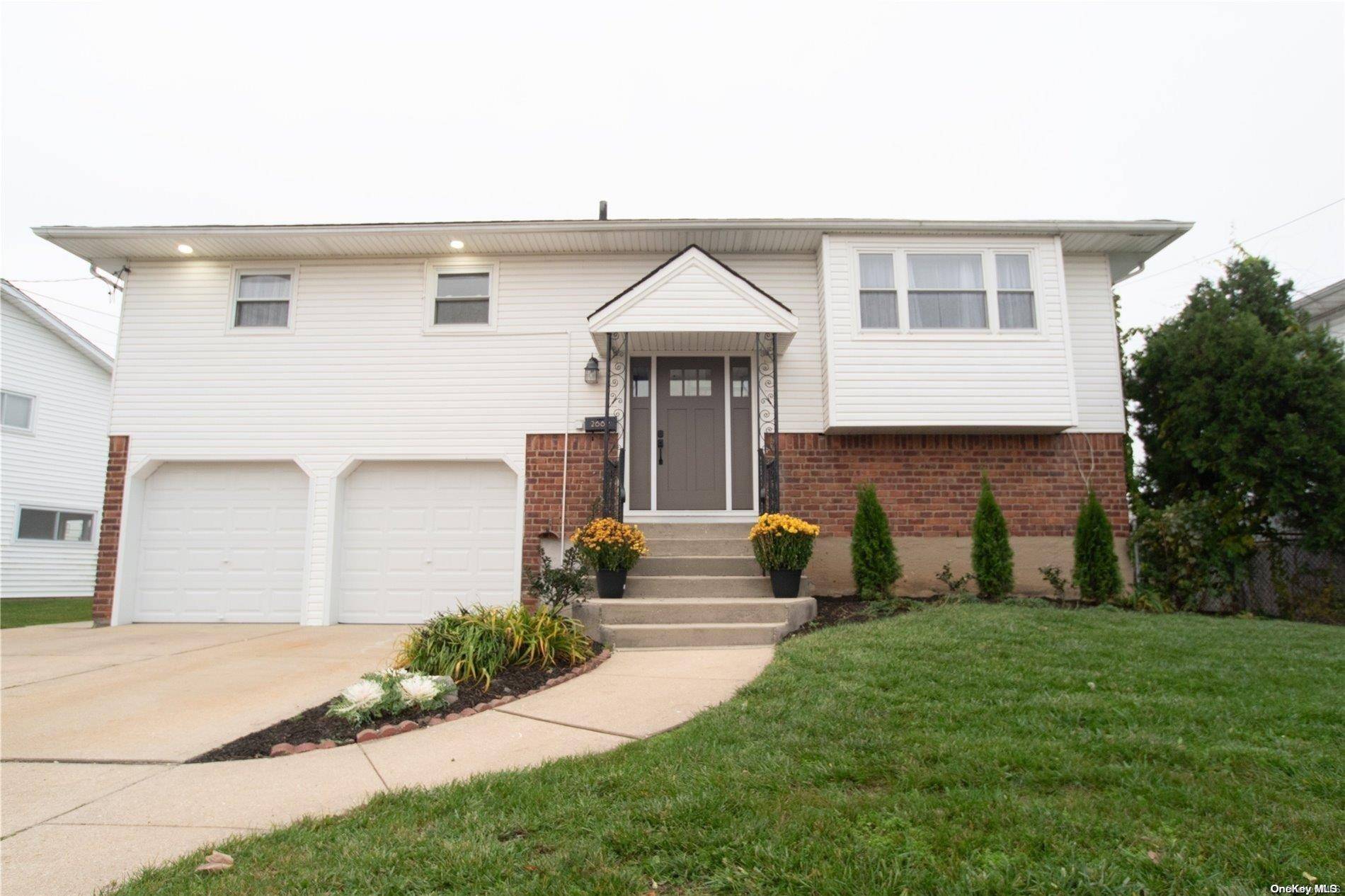 Wantagh, NY 11793,2689 Mandalay Beach RD