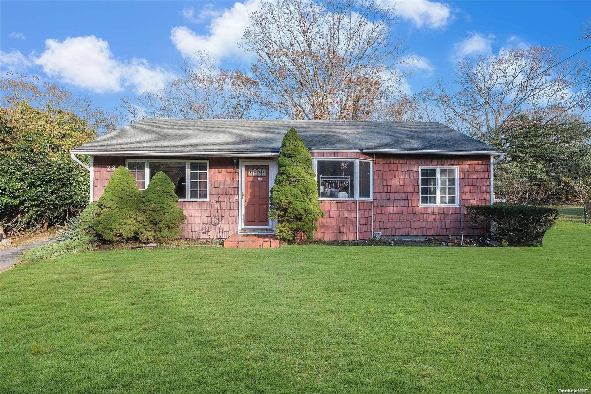 Flanders, NY 11901,28 Temple AVE
