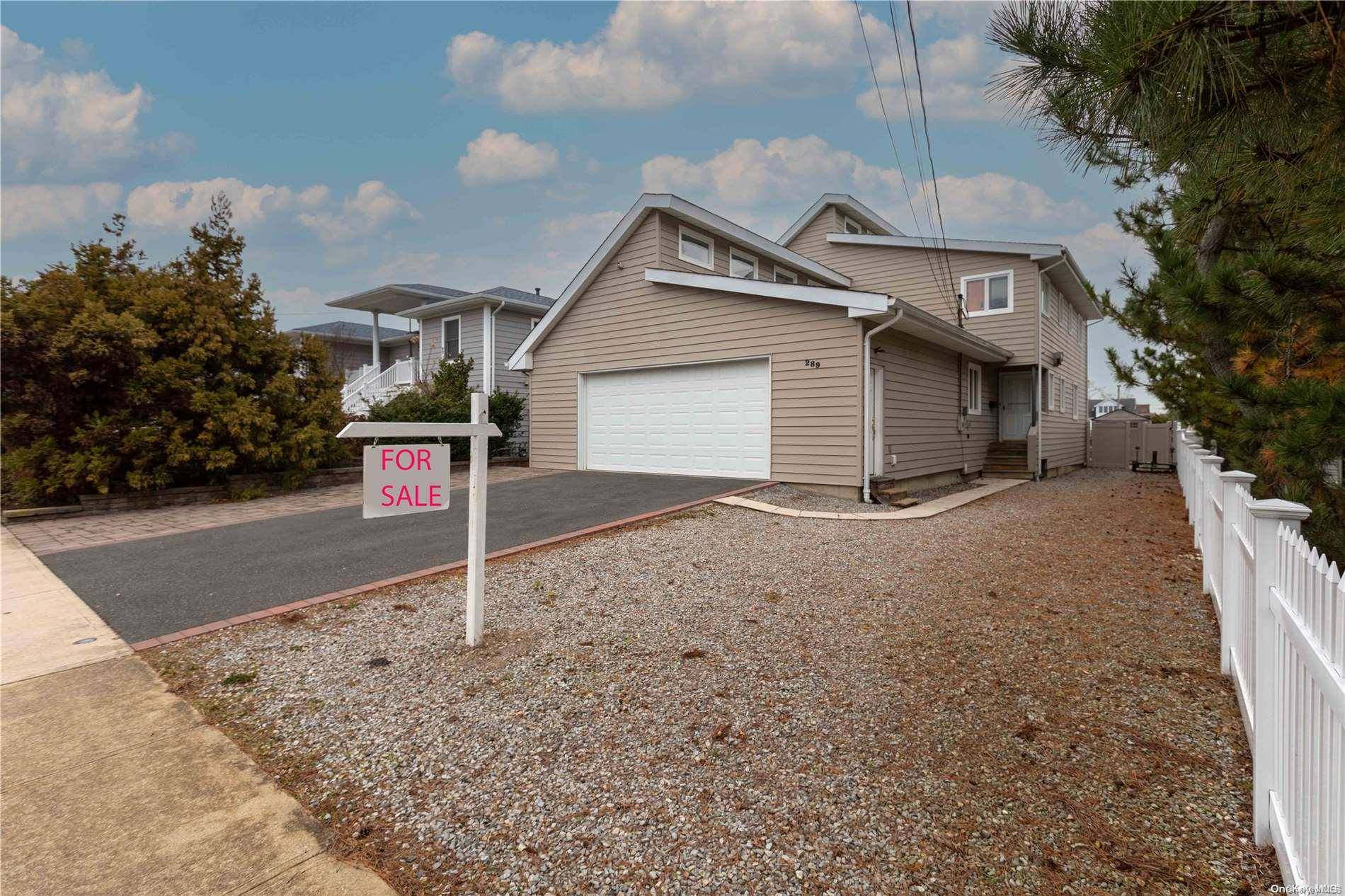 Freeport, NY 11520,289 Westside AVE