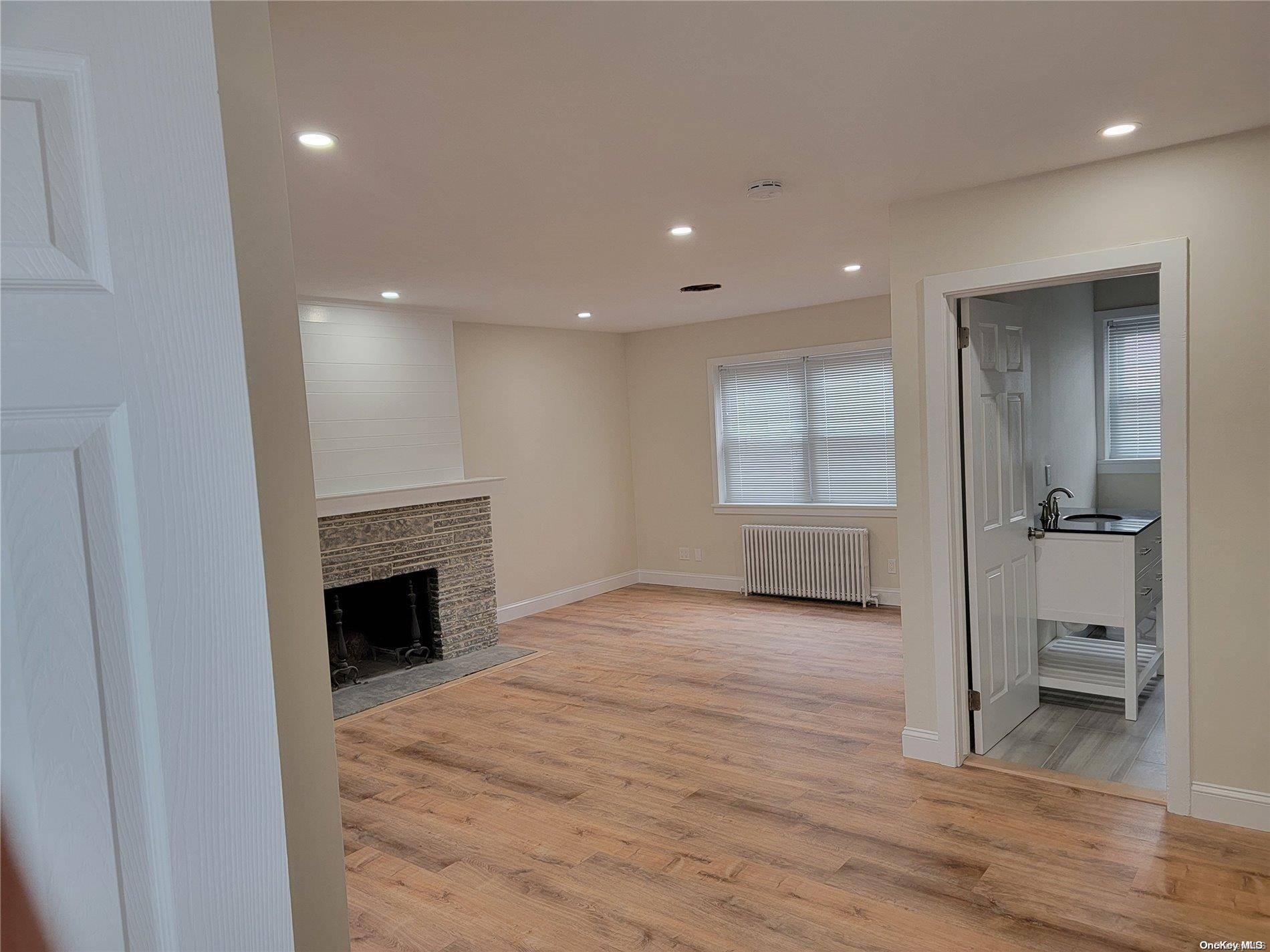 Bellmore, NY 11710,2262 Centre AVE #E