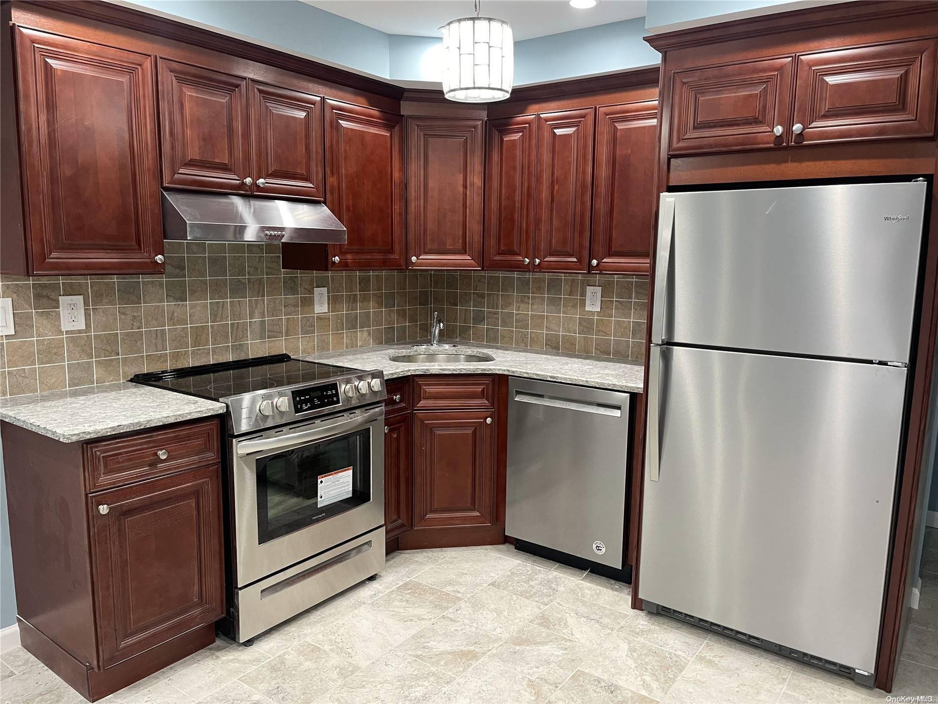 Astoria, NY 11106,20-61 36 ST