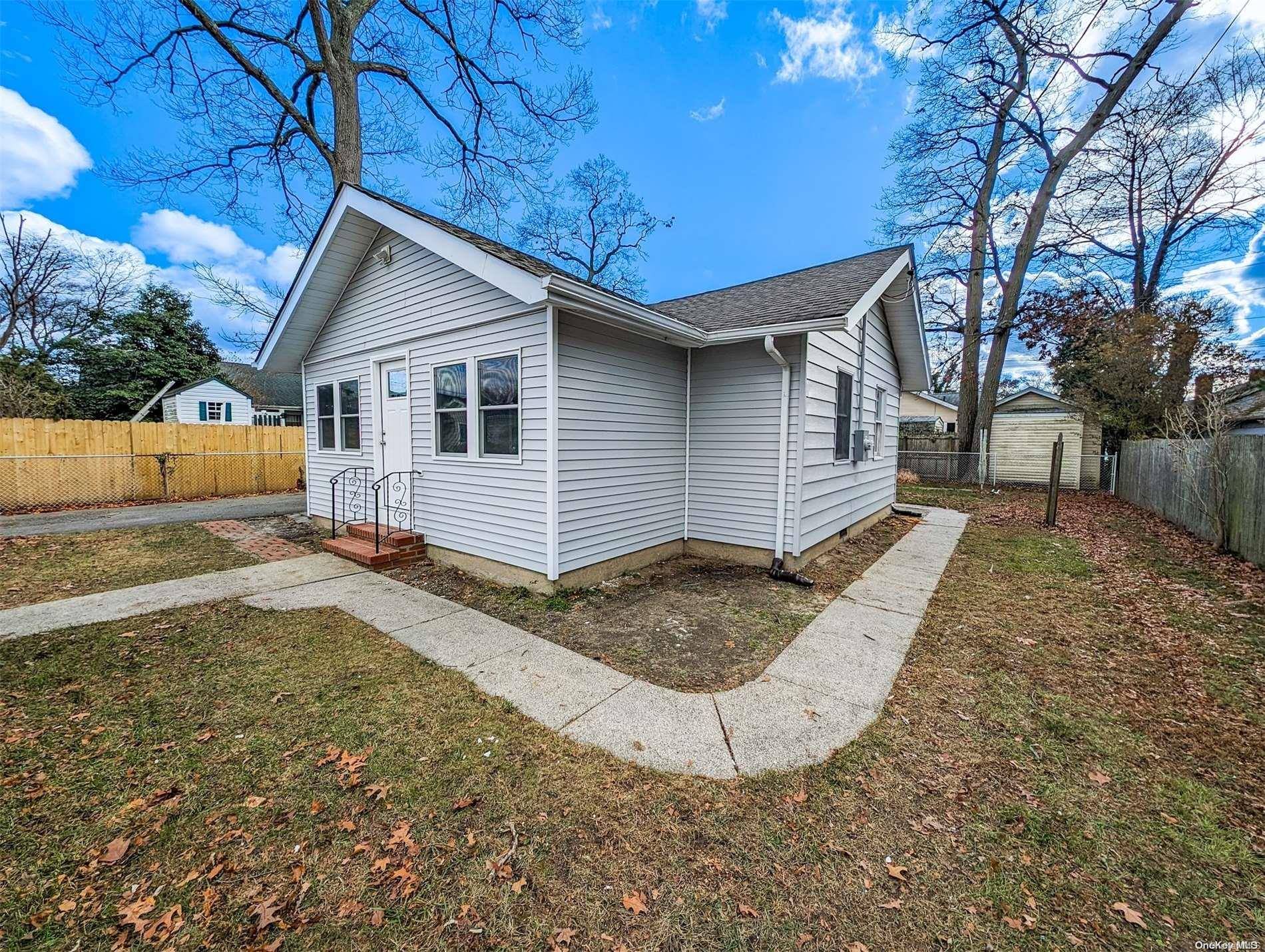 Ronkonkoma, NY 11779,18 Oakwood AVE