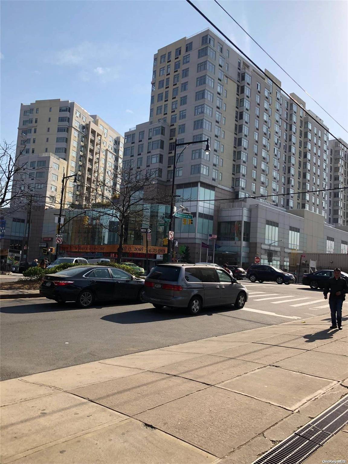 Flushing, NY 11354,40-26 College Point BLVD #18F