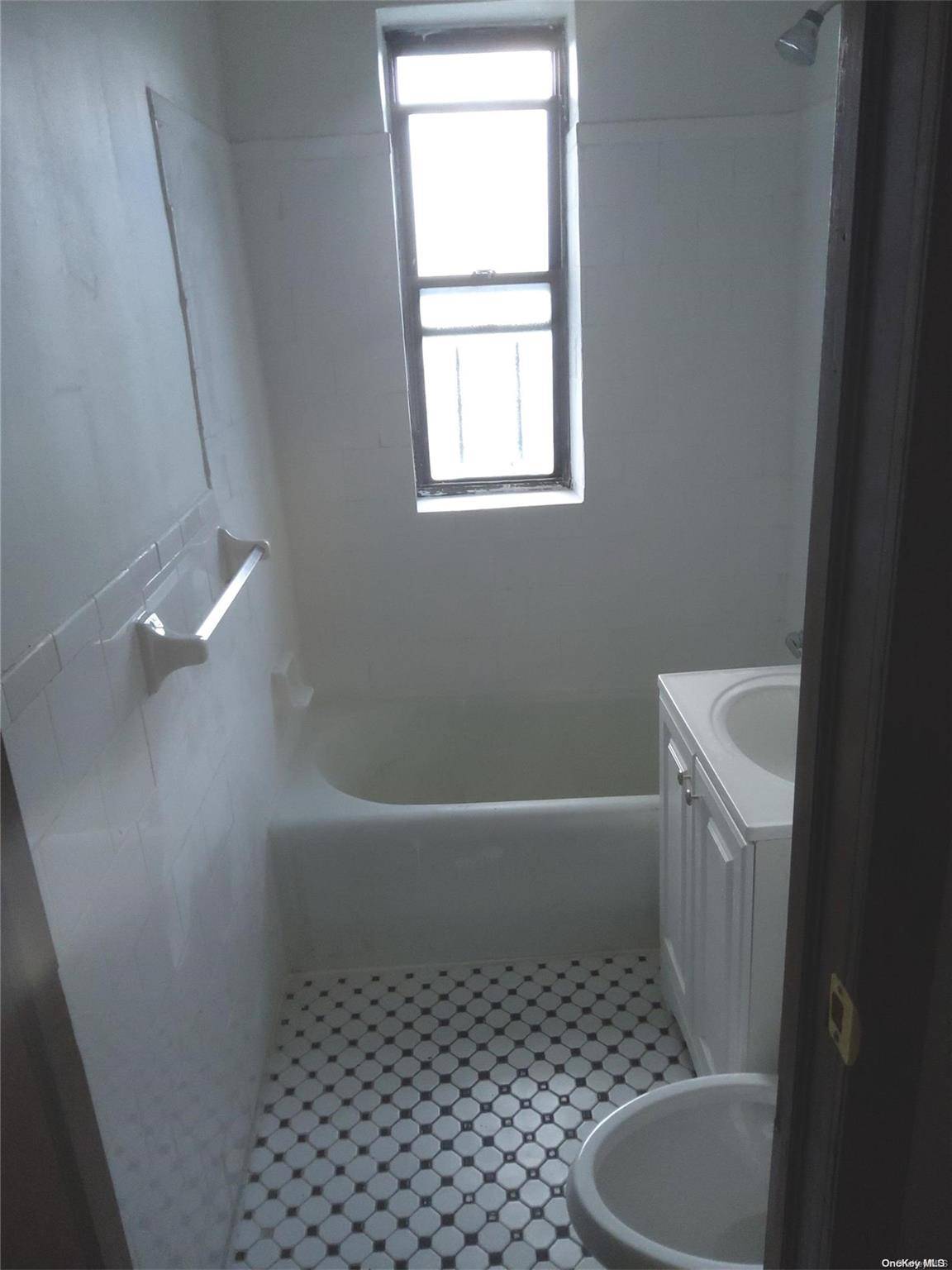 Bronx, NY 10457,2275 Washington AVE #4C