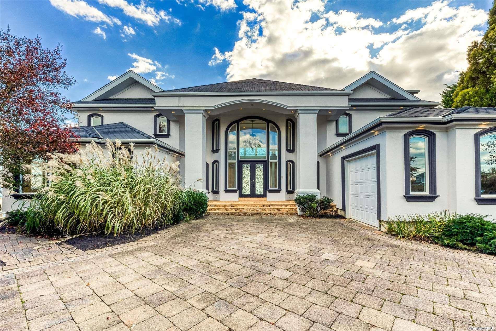 West Islip, NY 11795,101 W Davison LN