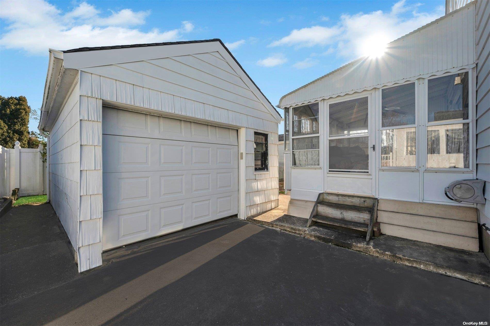 Amity Harbor, NY 11701,52 Coolidge AVE