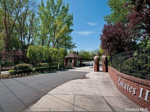 Manhasset, NY 11030,42 Bluebird Hill CT