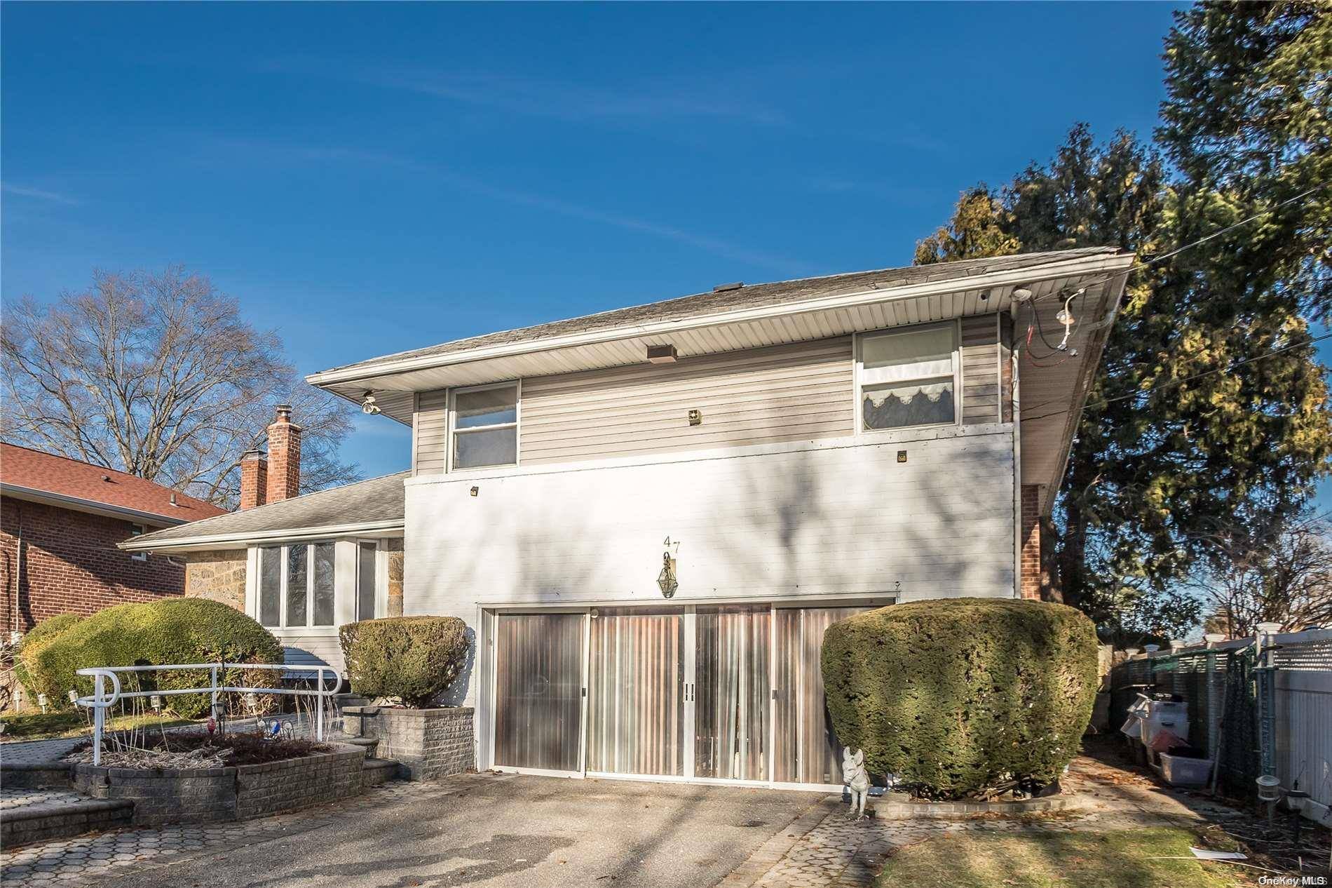 Westbury, NY 11590,47 Cedar RD