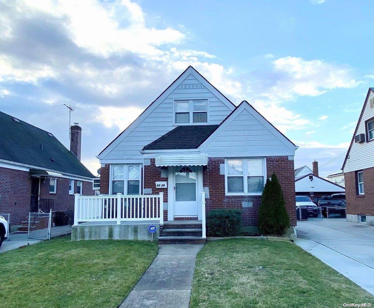 Floral Park, NY 11004,82-26 258 ST