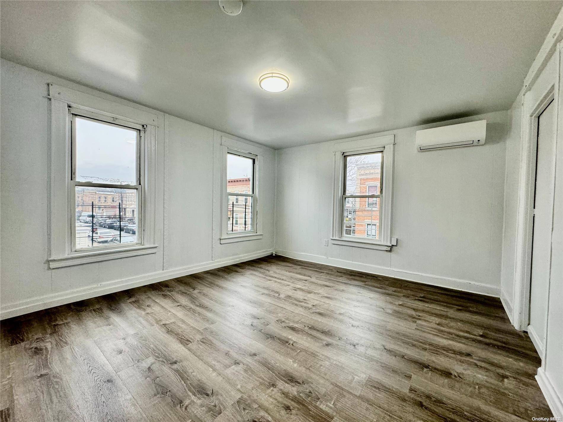 Woodhaven, NY 11421,87-26 75th ST #2nd Fl