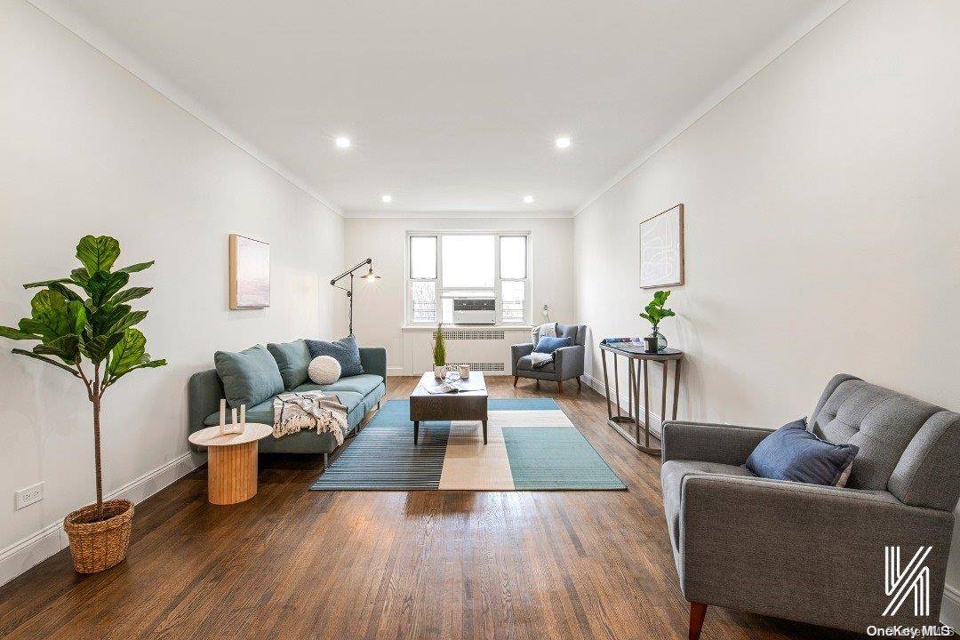 Jackson Heights, NY 11372,34-41 85th ST #3U