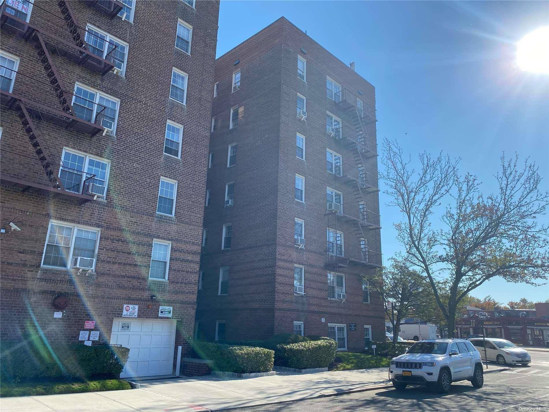 Rego Park, NY 11374,85-04 63 DR #6E