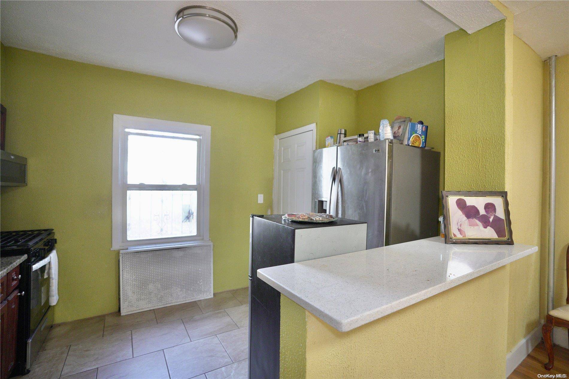 Hollis, NY 11423,90-19 185th ST