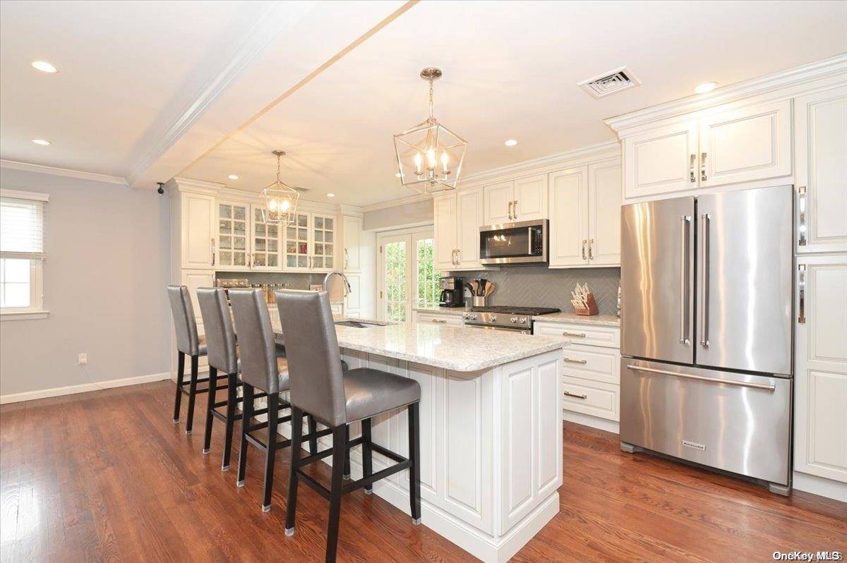 Plainview, NY 11803,68 Floral West DR