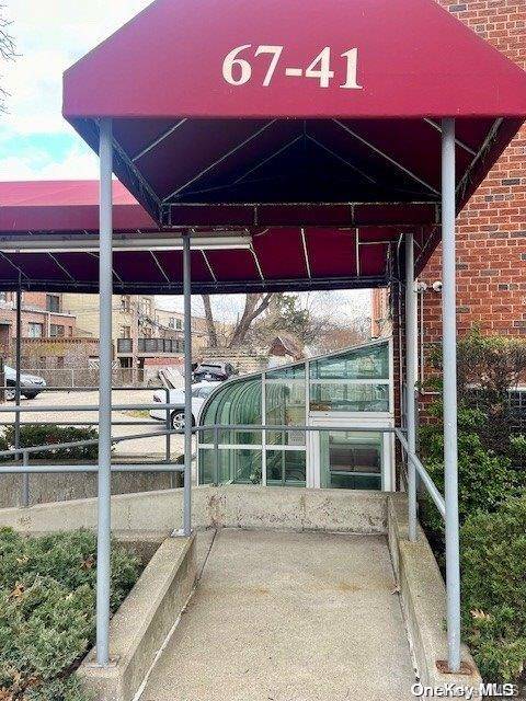 Rego Park, NY 11374,85-01 67th DR