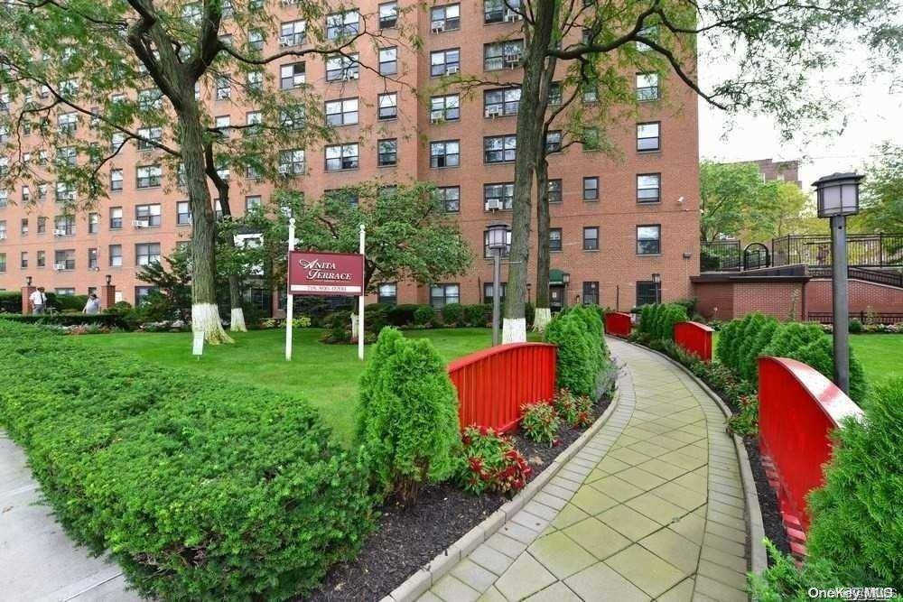 Rego Park, NY 11374,99-40 63rd RD #1Y