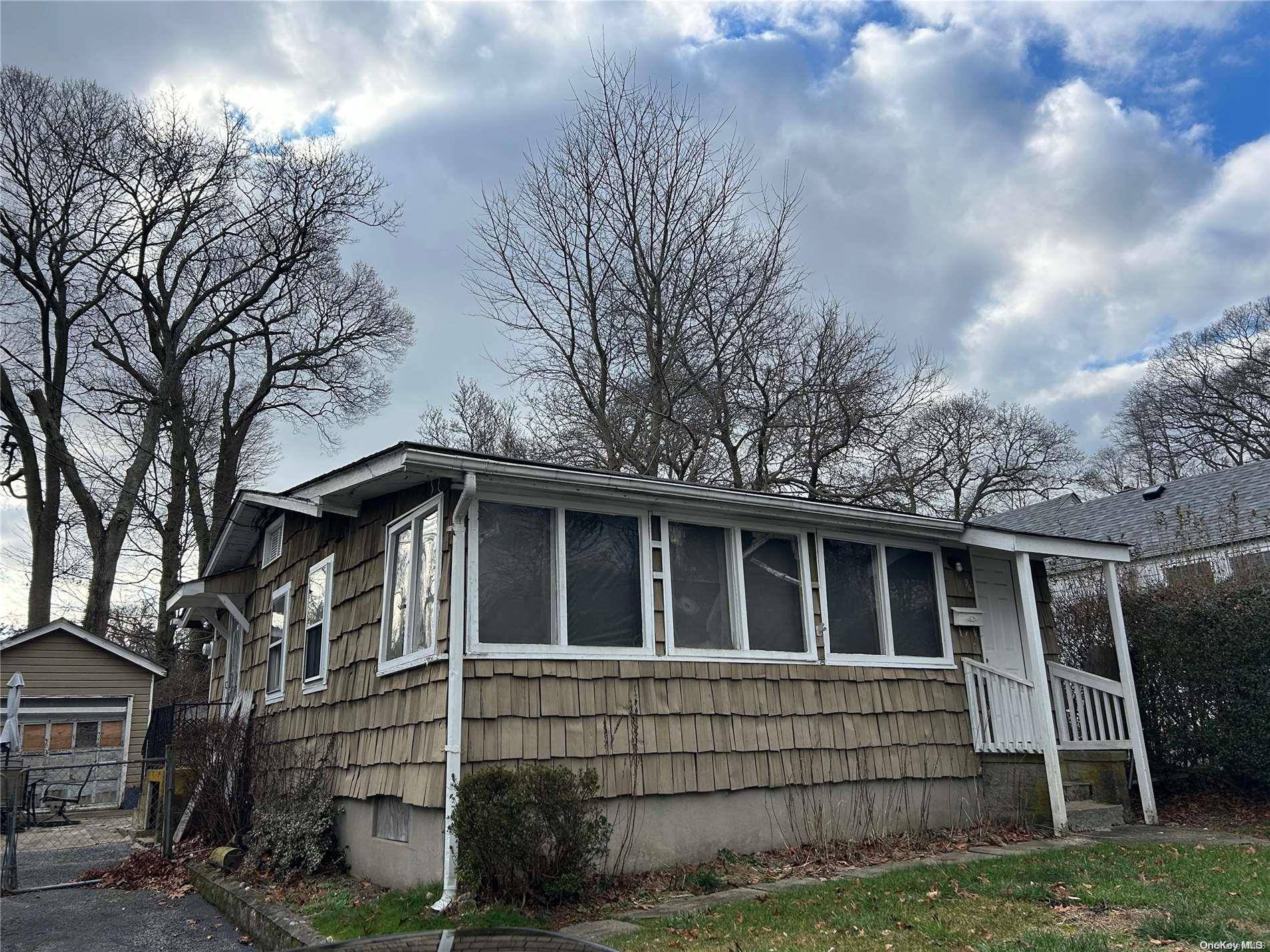Ronkonkoma, NY 11779,96 Eastview RD
