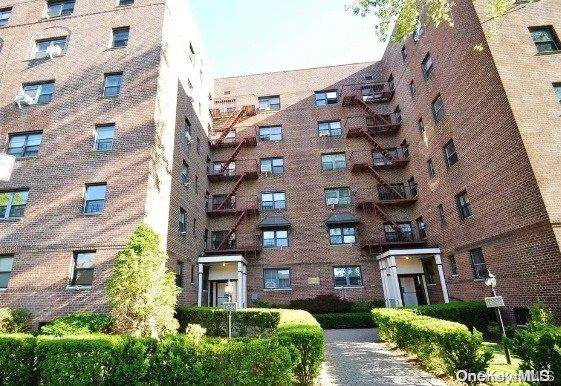 Briarwood, NY 11435,147-14 84 RD #4A