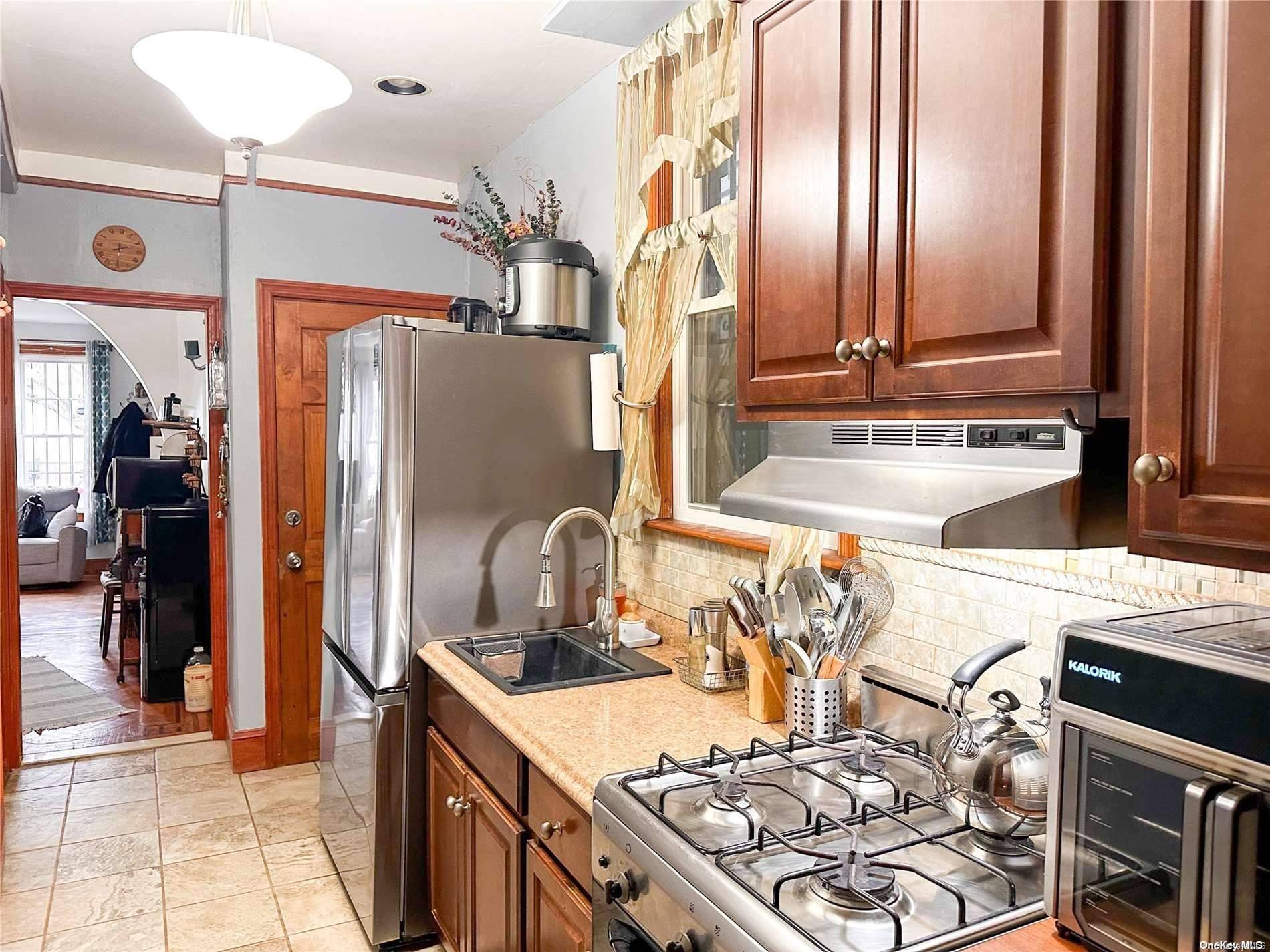 Flushing, NY 11369,26-44 92nd ST