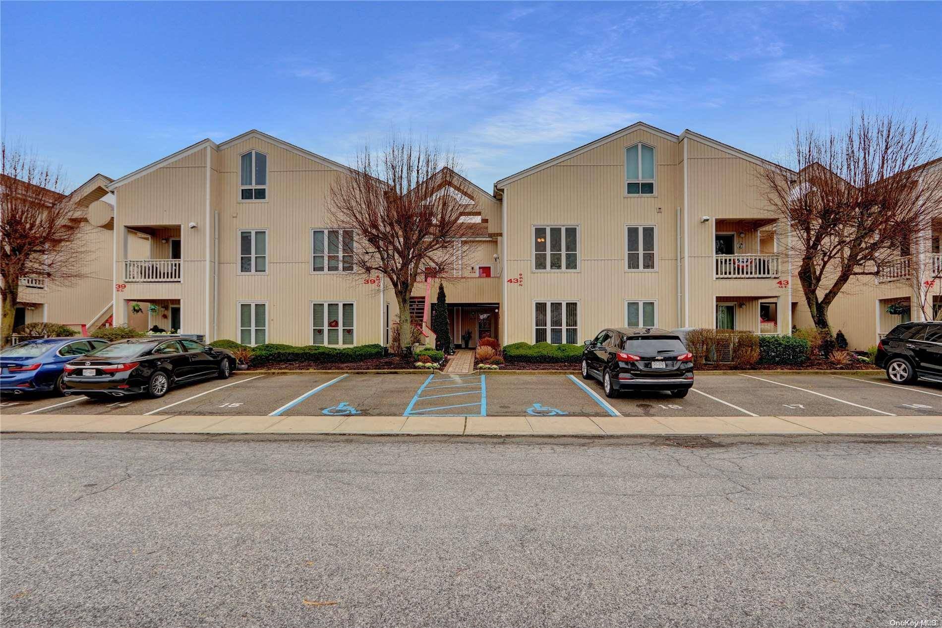 Freeport, NY 11520,43 Anchor ST #S