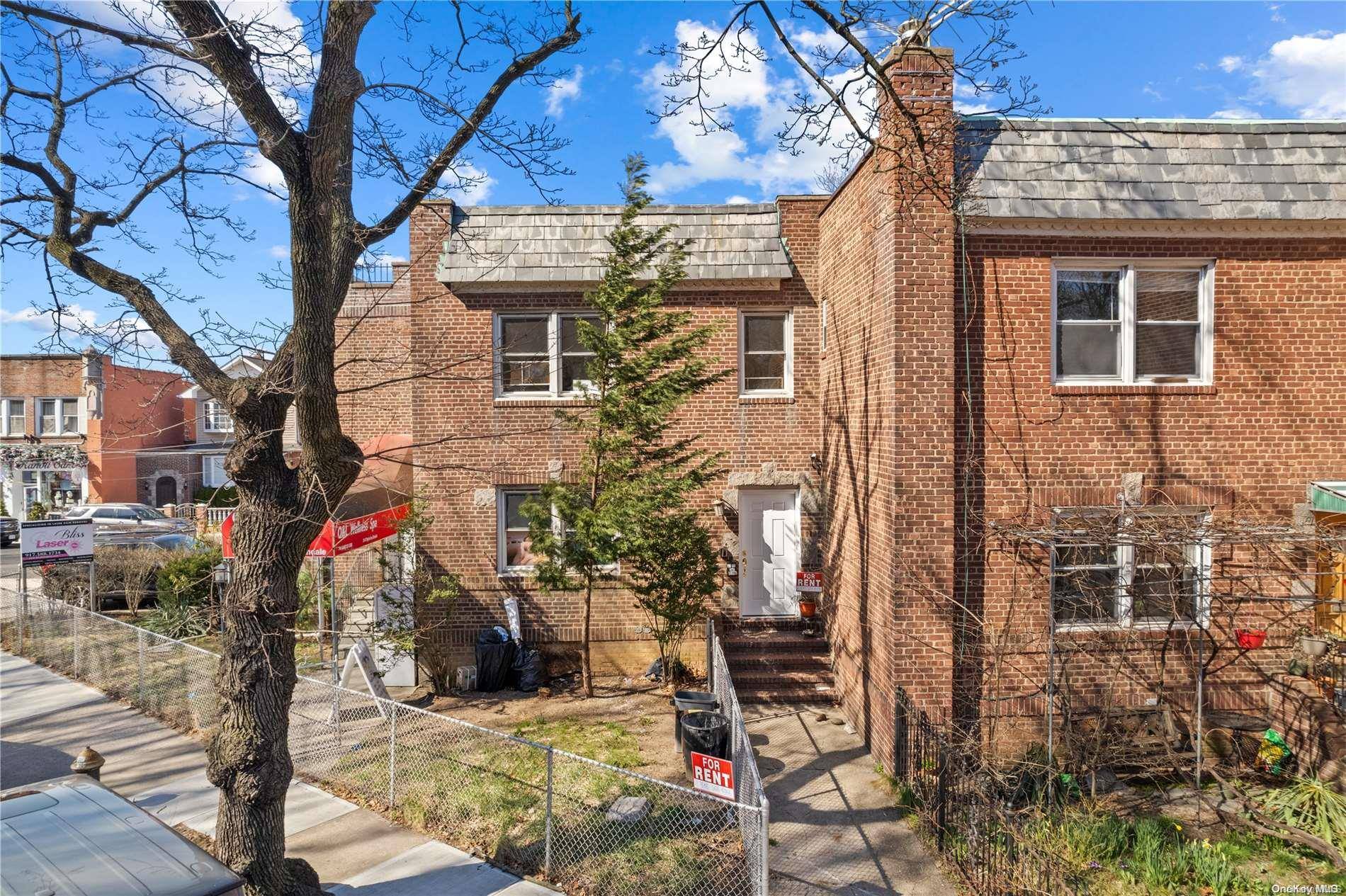 Glendale, NY 11385,87-47 Myrtle AVE