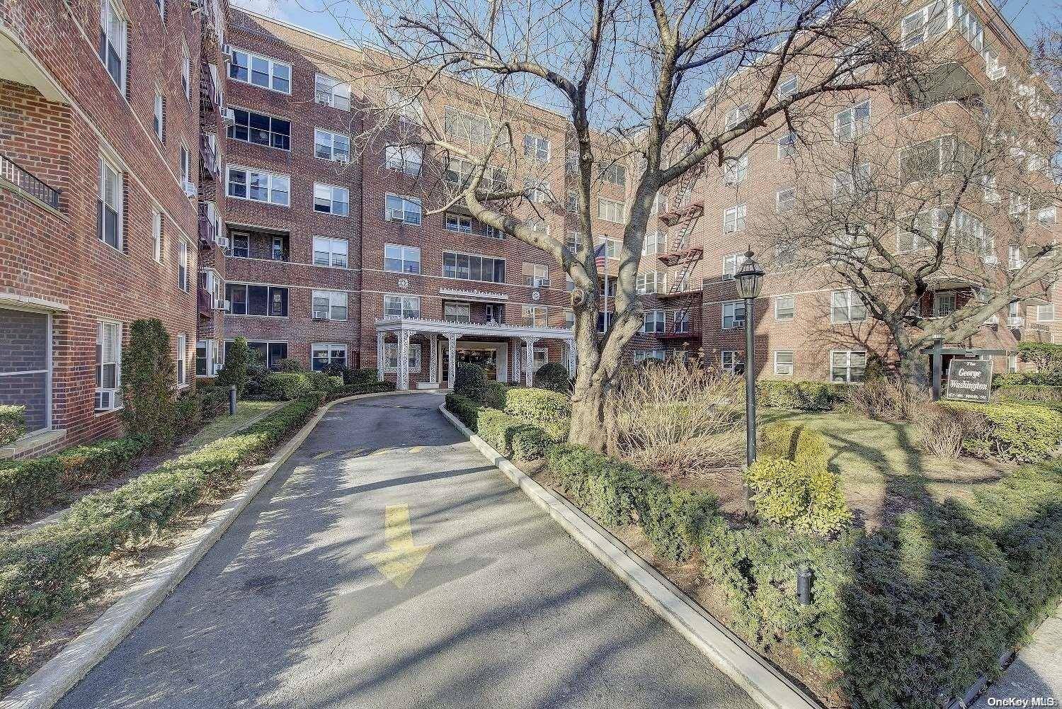 Forest Hills, NY 11375,67-66 108 ST #D52