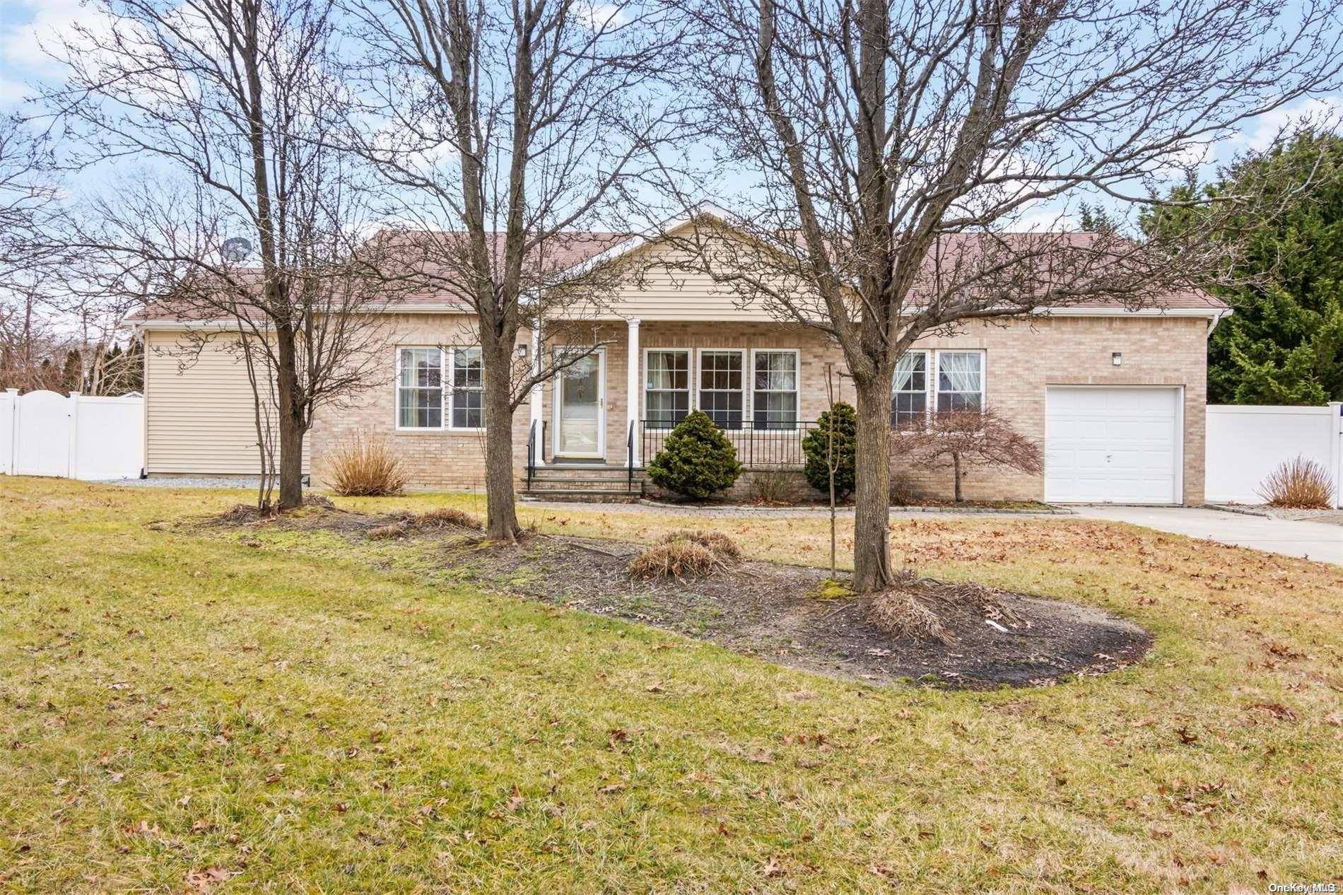 Coram, NY 11727,9 Liberty PL