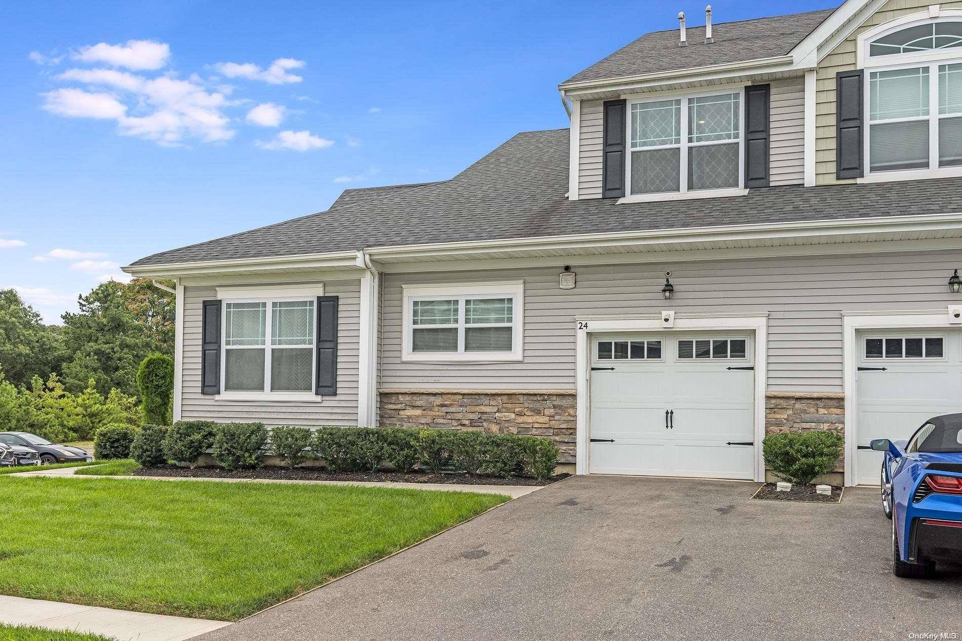 Coram, NY 11727,24 Willow DR #24