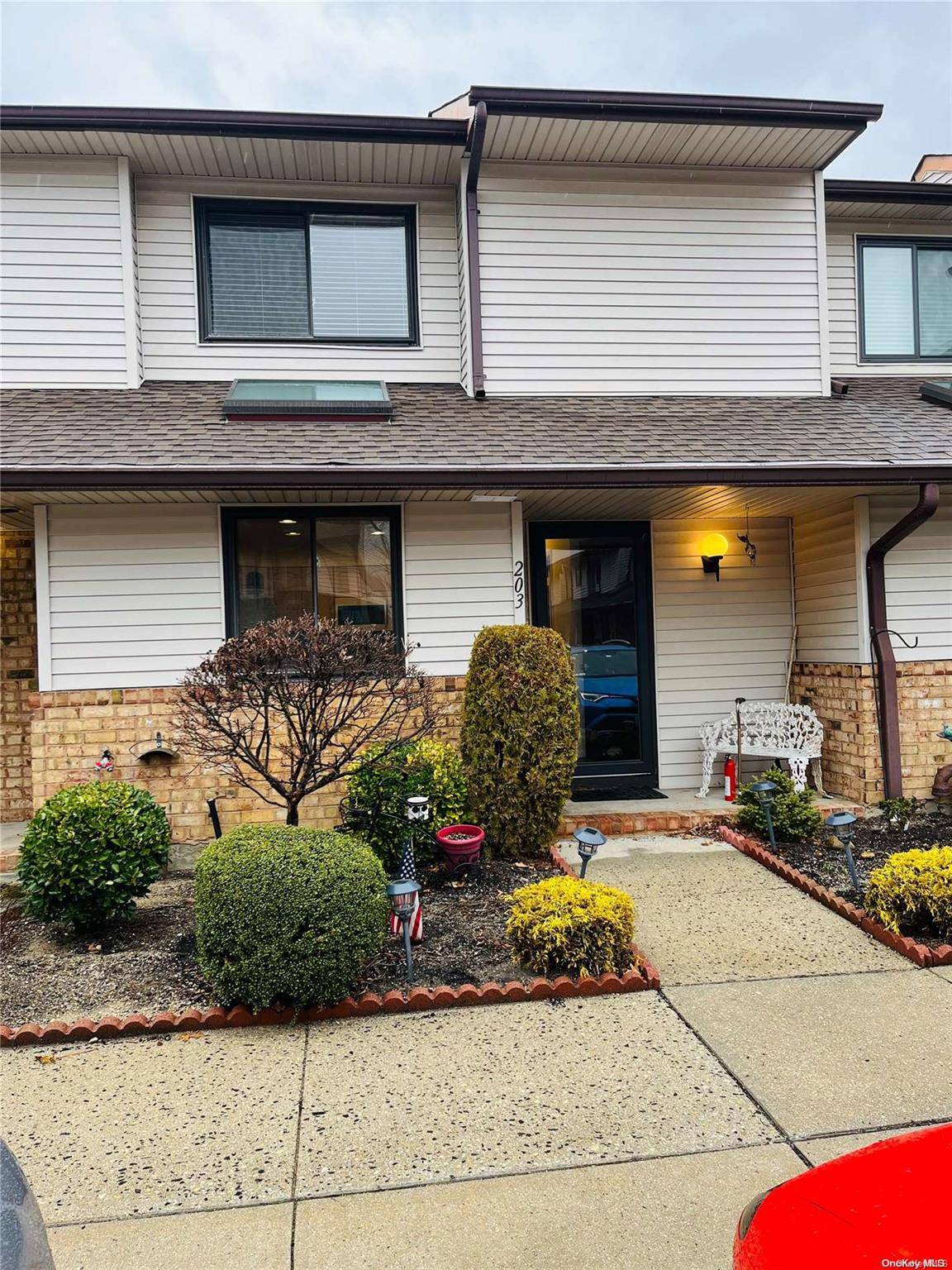 Wantagh, NY 11793,203 Poplar CT #203