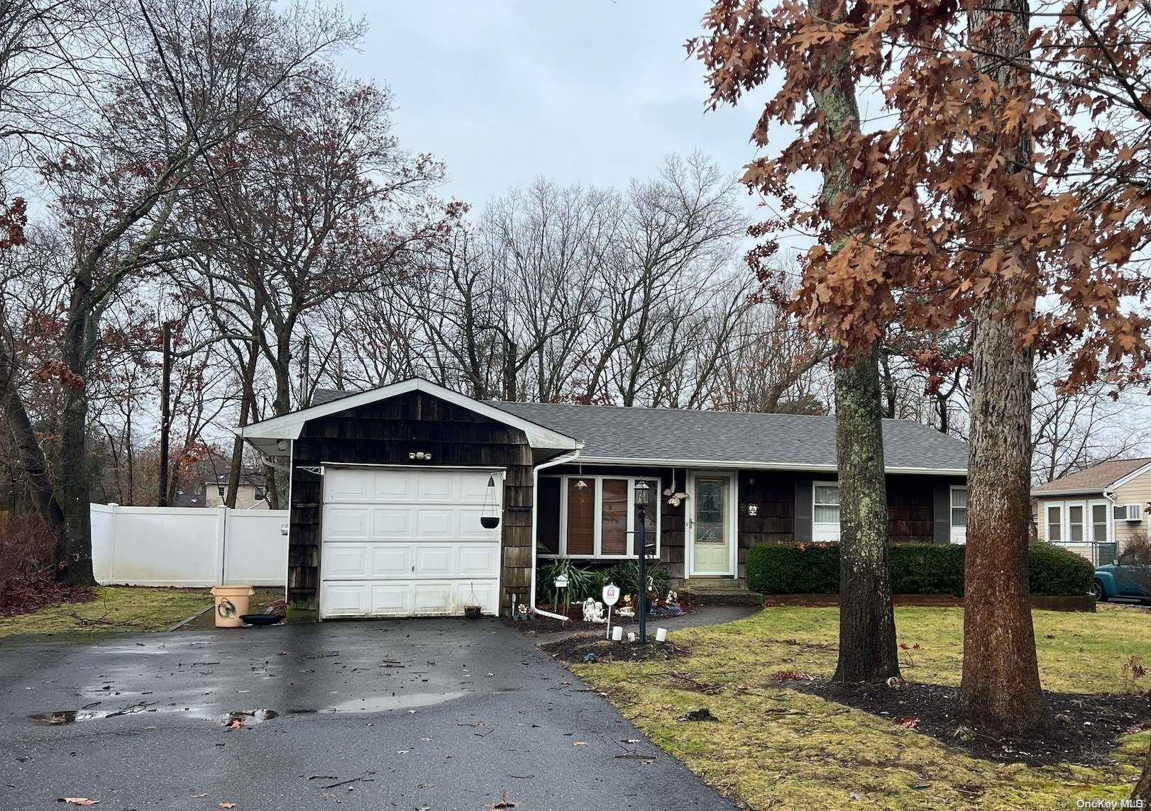 Ronkonkoma, NY 11779,8 Arbutus CT