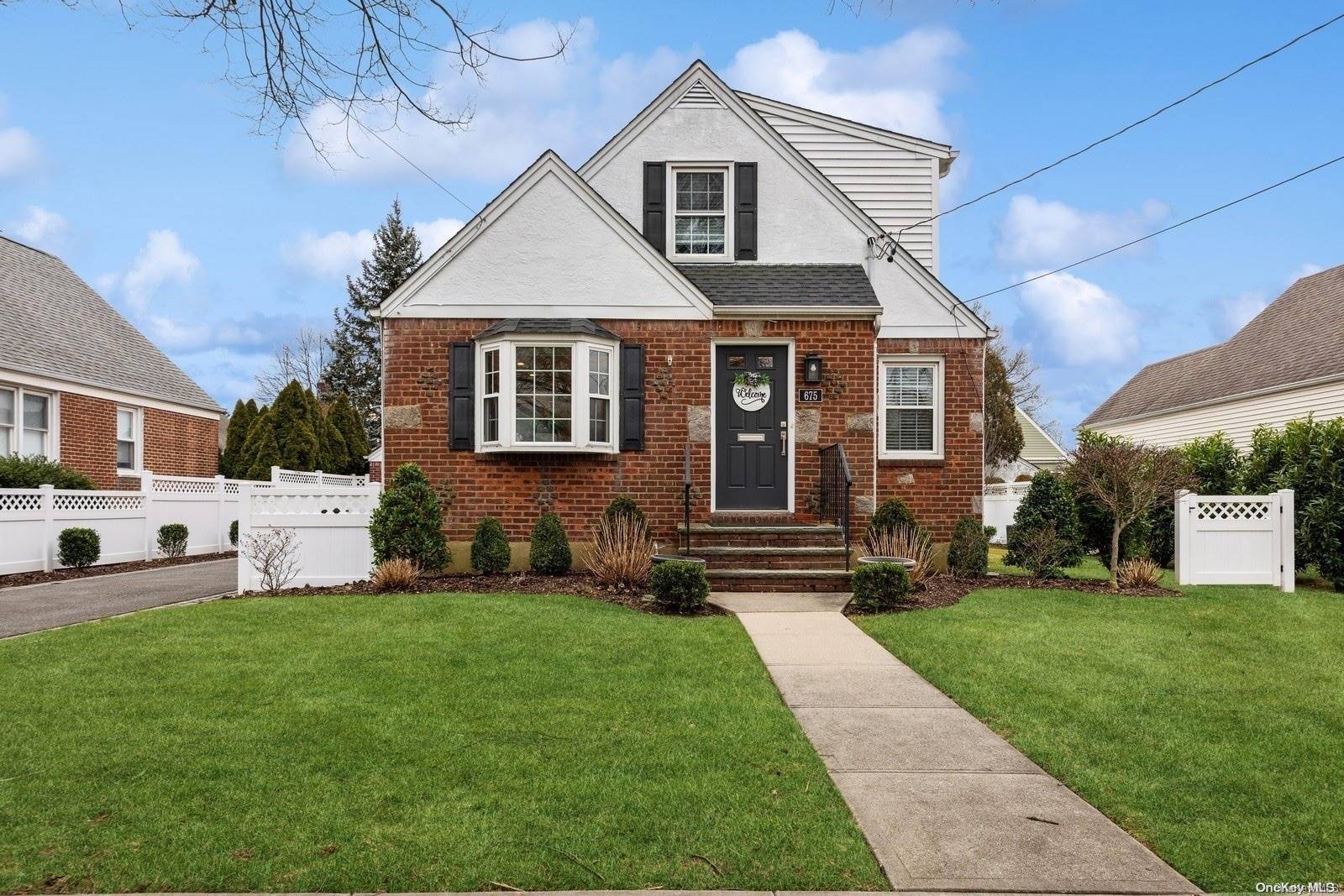 Garden City South, NY 11530,675 2nd PL