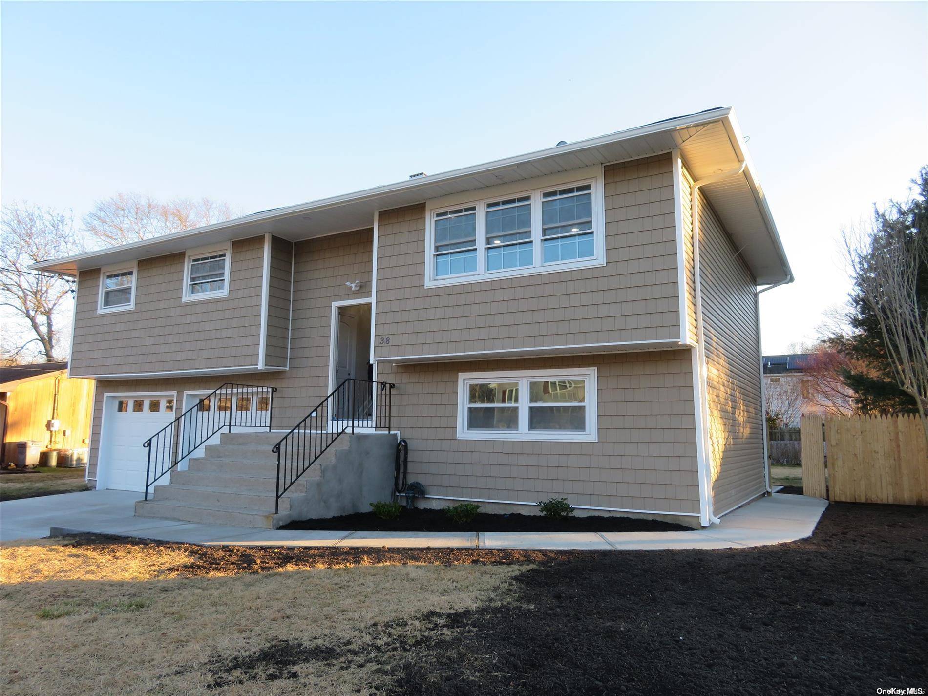 Shirley, NY 11967,38 Golden Gate DR