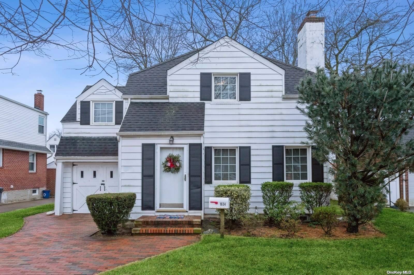 New Hyde Park, NY 11040,1634 Belmont AVE