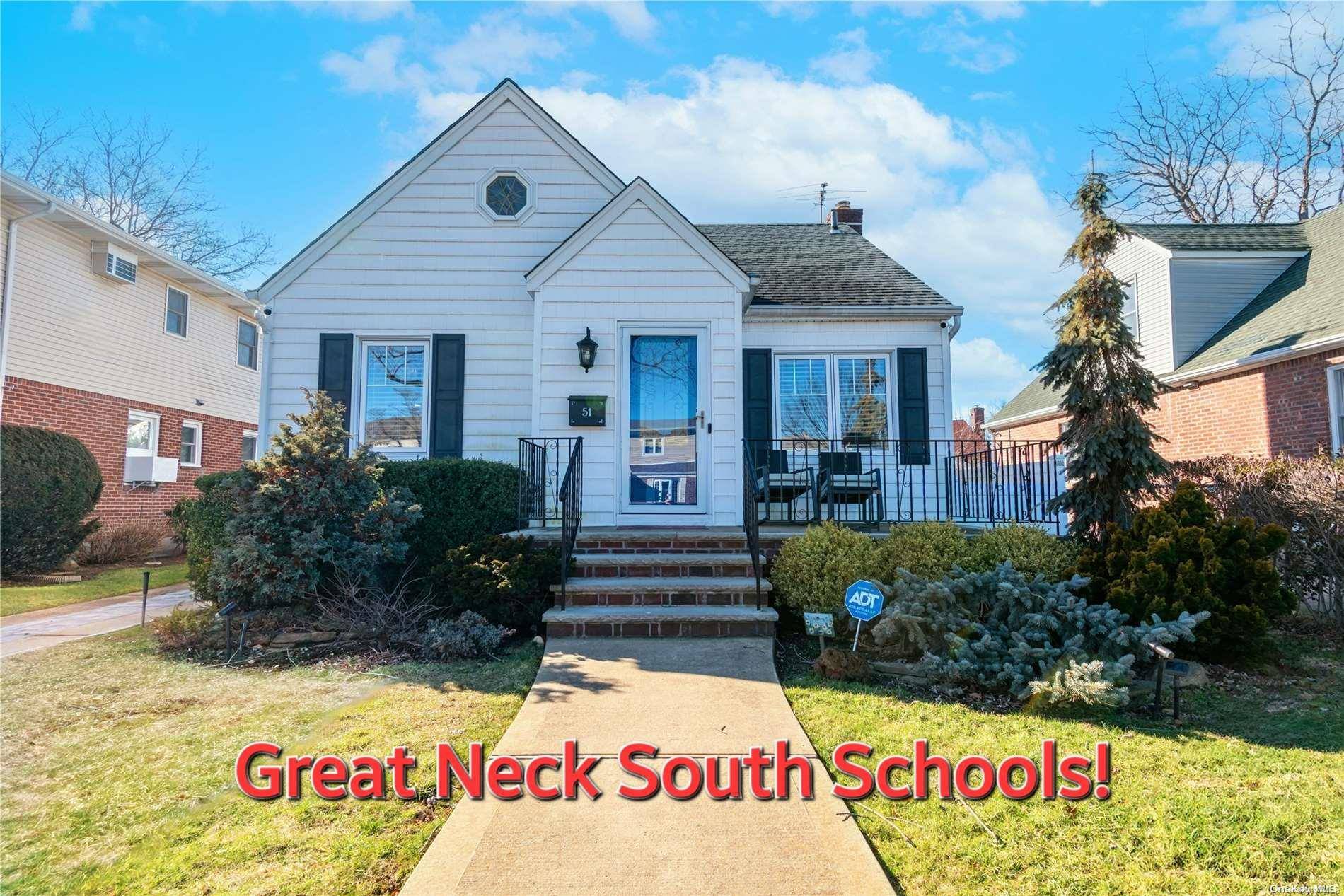New Hyde Park, NY 11040,51 Orchid LN