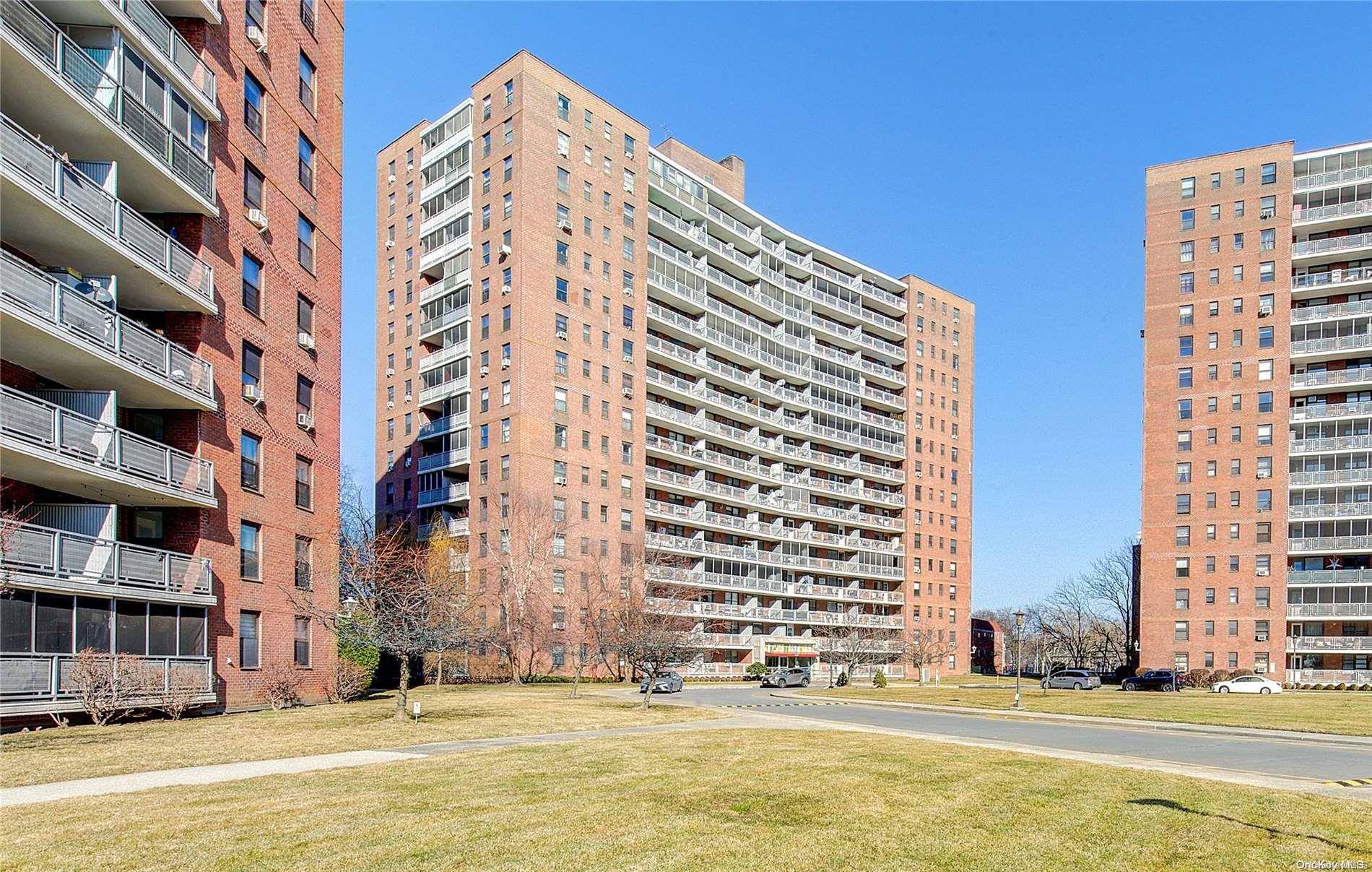 Rego Park, NY 11374,61-25 98 ST #15H