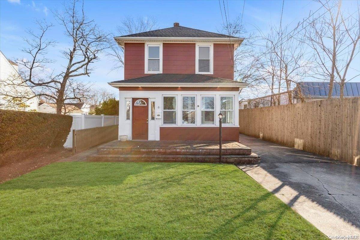 East Northport, NY 11731,6 Garfield PL