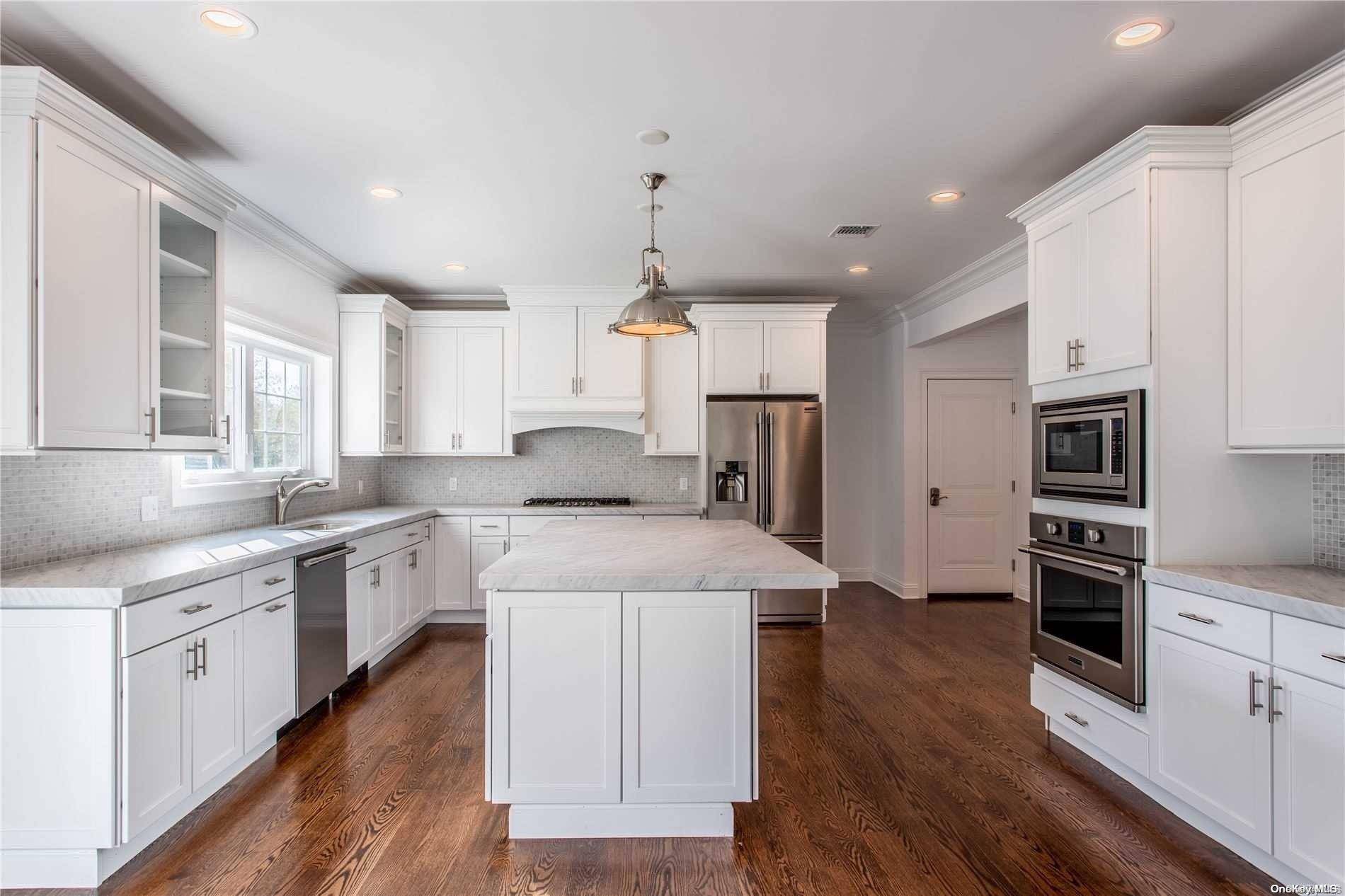 East Northport, NY 11731,23 Roderick CT
