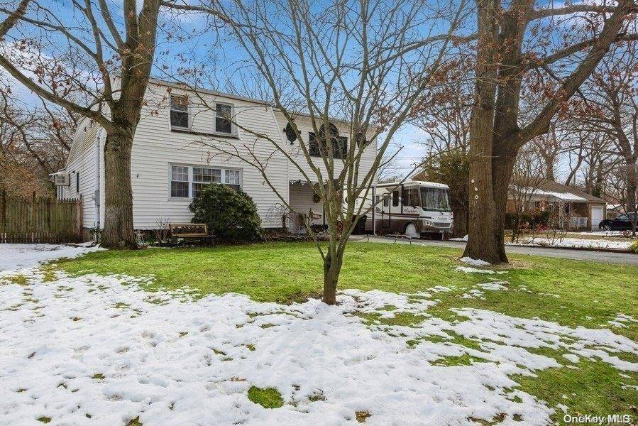 West Islip, NY 11795,560 Kime AVE