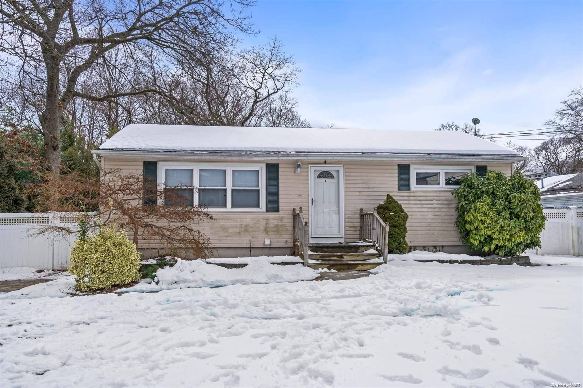 Lake Grove, NY 11755,4 Packard ST