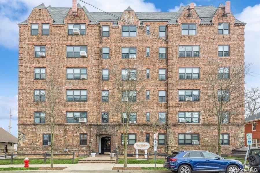 Woodmere, NY 11598,141 Wyckoff PL #4C