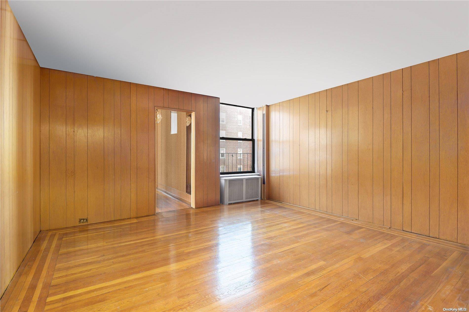 Jackson Heights, NY 11372,35-22 80th Street #33