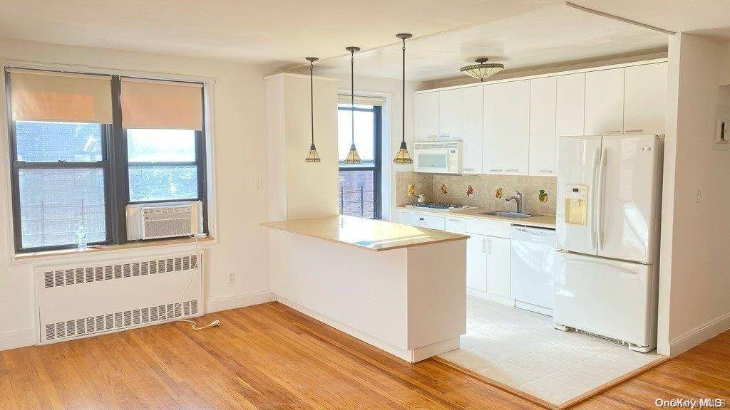 Kew Garden Hills, NY 11367,150-30 71 AVE #5L