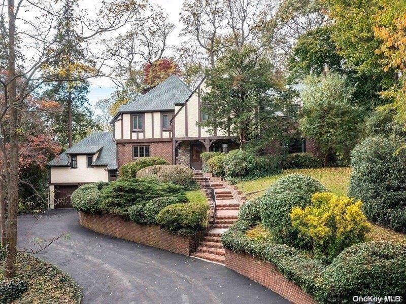 Port Washington, NY 11050,122 Huntington RD
